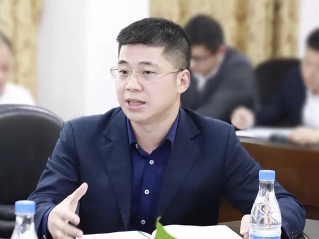 何菲總裁聽取各部門匯報.jpg 何菲總裁聽取各部門匯報.jpg