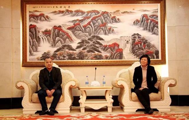 吉華街道總工會副主席葉松（左）、吉華街道婦聯(lián)副主席弋春梅（右）.jpg